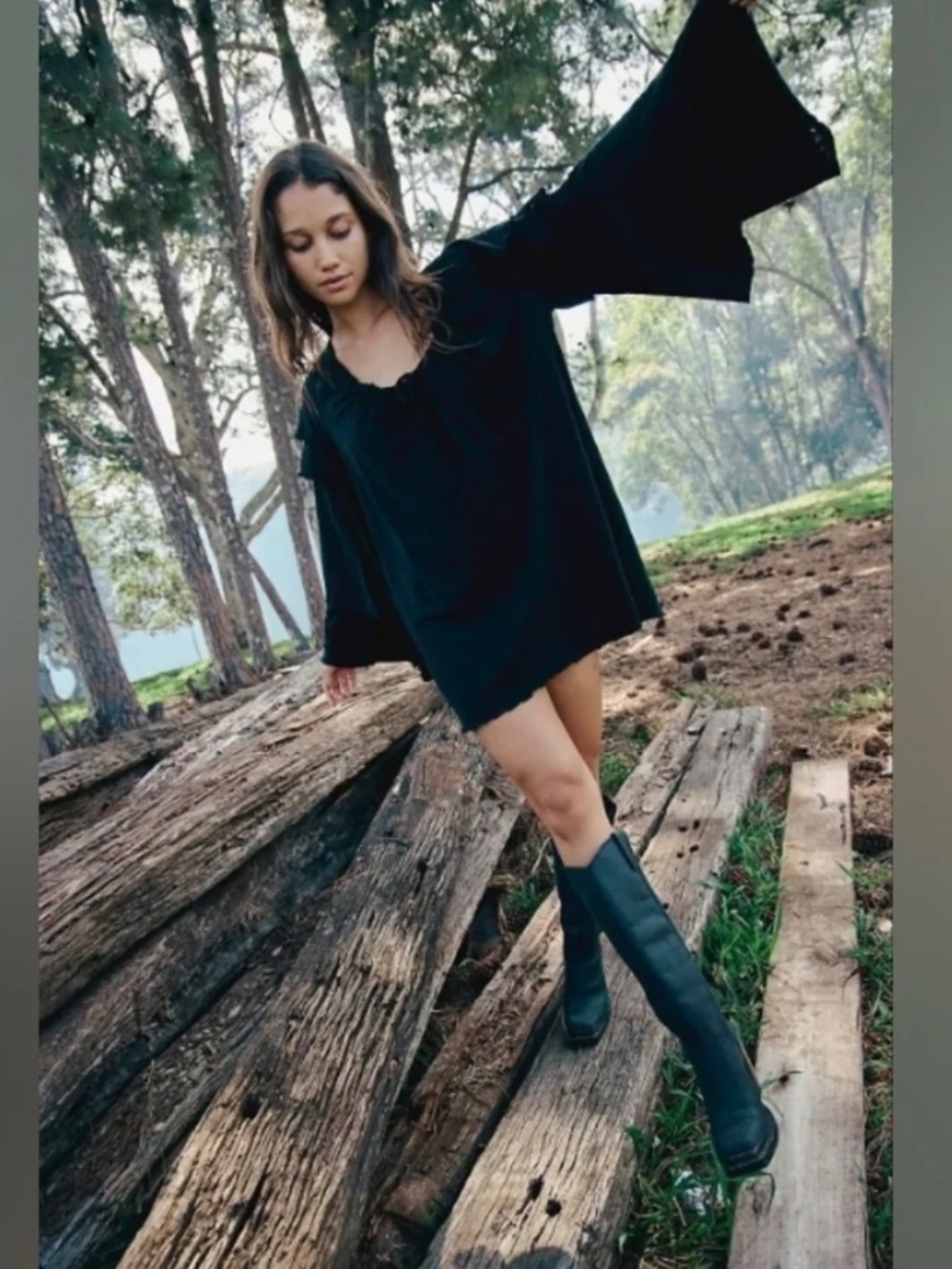 NWT Chelsea Bell Sleeve mini dress